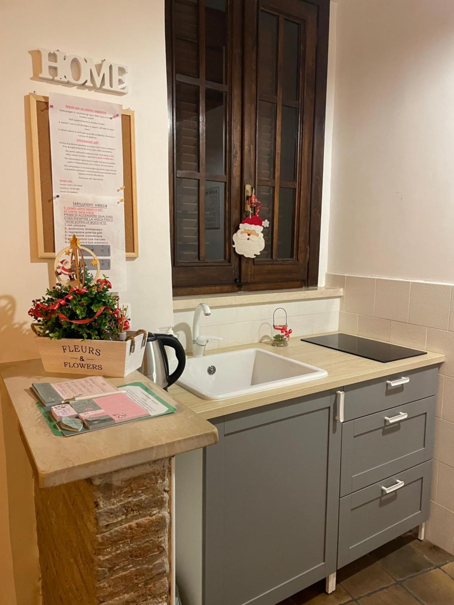 “La Casetta Nel Borgo” 切尔韦泰里 外观 照片